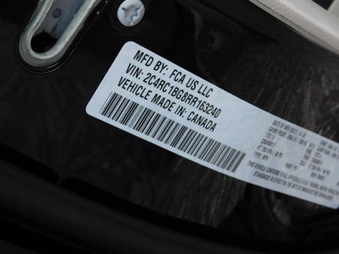 Used 2024 Chrysler Pacifica Touring-L FWD image 29