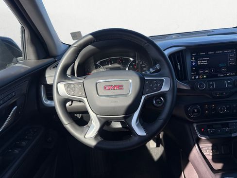 Used 2024 GMC Terrain SLT image 12