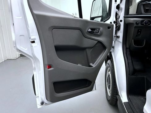 Used 2025 Ford Transit 250 148 Medium Roof RWD image 9