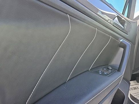 Used 2023 Volkswagen Tiguan SE w/ Panoramic Sunroof Package FWD image 17