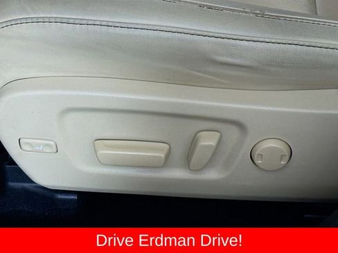 Used 2019 Toyota Highlander XLE FWD image 12
