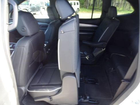 Used 2025 Buick Enclave AWD Preferred image 39