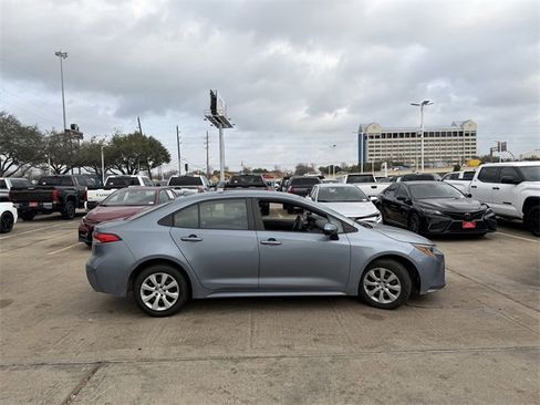 Used 2023 Toyota Corolla LE image 4
