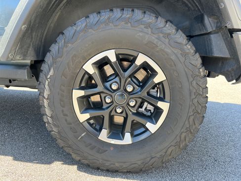 Used 2025 Jeep Wrangler Unlimited Rubicon 4xe image 19