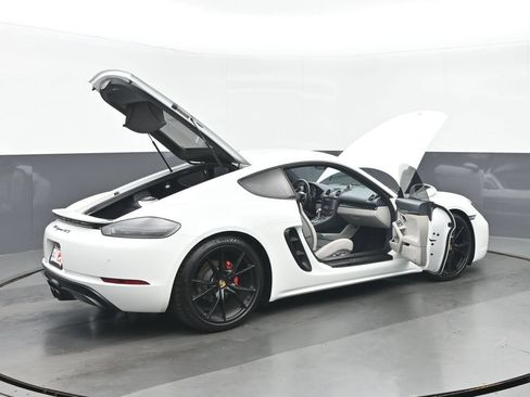Used 2019 Porsche 718 Cayman GTS RWD image 17