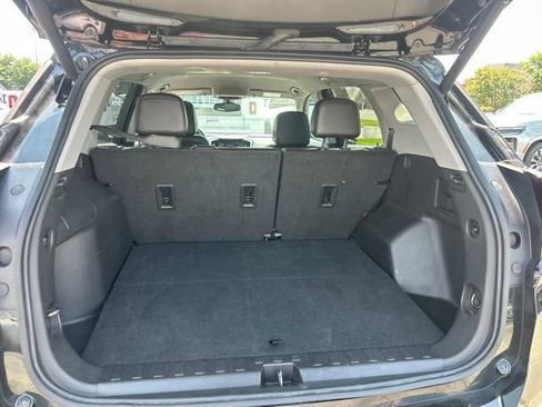Used 2024 GMC Terrain SLT FWD image 30