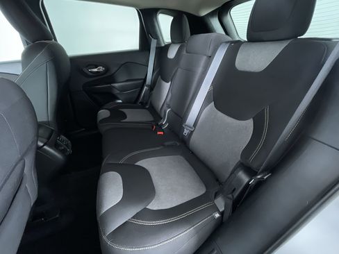 Used 2016 Jeep Cherokee Sport w/ Cold Weather Group image 20