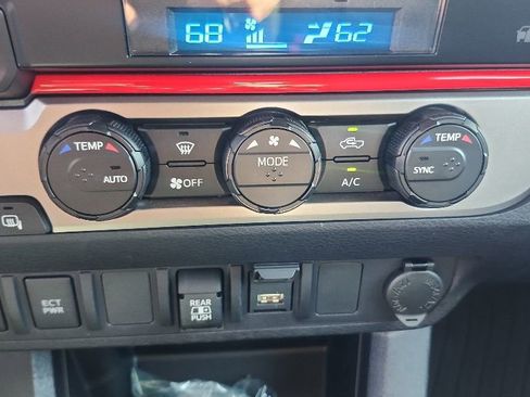 Used 2023 Toyota Tacoma SR5 w/ Technology Package RWD image 3