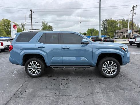 Used 2025 Toyota 4Runner Limited AWD/4WD image 2