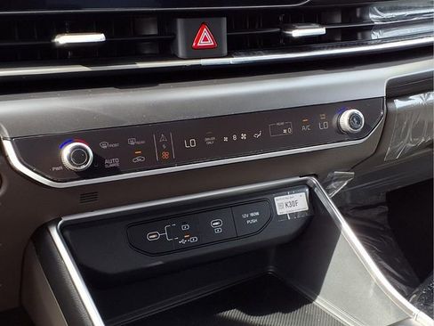 New 2026 Kia Carnival LXS FWD image 6