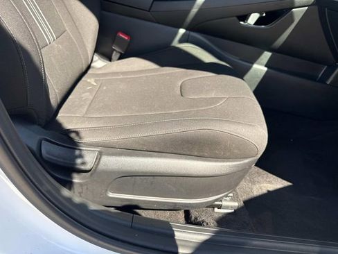 Used 2025 Hyundai Elantra Sport FWD image 17