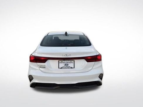 Used 2023 Kia Forte LXS FWD image 4