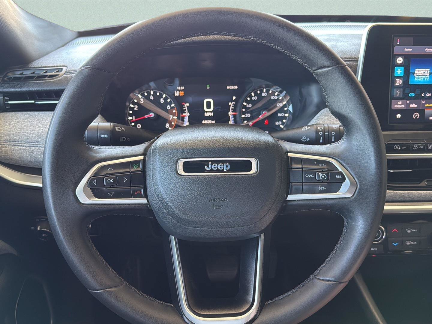Used 2025 Jeep Compass Latitude AWD/4WD image 15