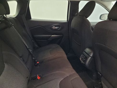 Used 2019 Jeep Cherokee Latitude w/ Popular Appearance Group image 19