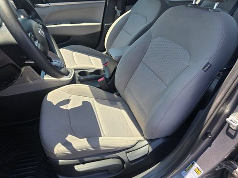 Used 2020 Hyundai Elantra SE FWD image 16