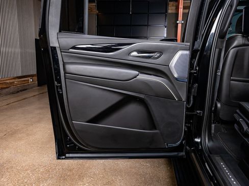 Used 2023 Cadillac Escalade ESV V AWD/4WD image 42