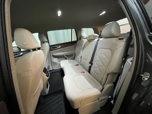 Certified 2025 Volkswagen Atlas SE image 22