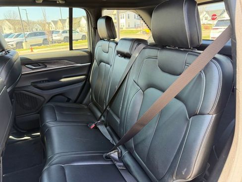 Used 2025 Jeep Grand Cherokee Limited w/ Black Appearance Package AWD/4WD image 27