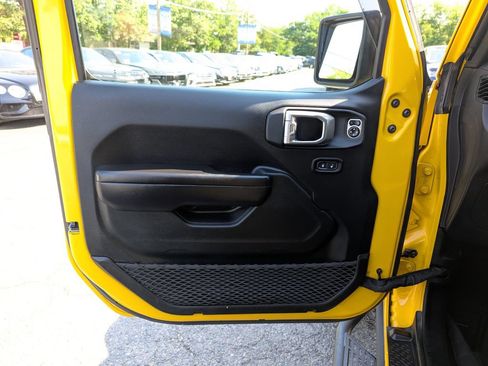Used 2021 Jeep Wrangler Unlimited Rubicon w/ Cold Weather Group AWD/4WD image 11