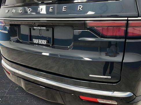 Used 2024 Jeep Wagoneer Series II w/ Premium Group I AWD/4WD image 42