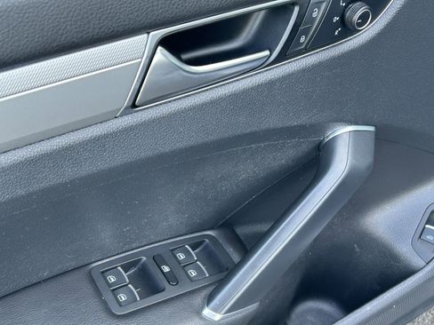 Used 2016 Volkswagen Passat 1.8T S image 10