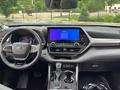Used 2026 Toyota Highlander Platinum AWD/4WD image 23