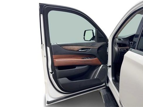 Used 2018 Cadillac Escalade ESV Premium Luxury image 10