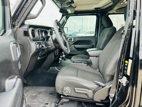 Used 2023 Jeep Wrangler Unlimited Sport AWD/4WD image 3