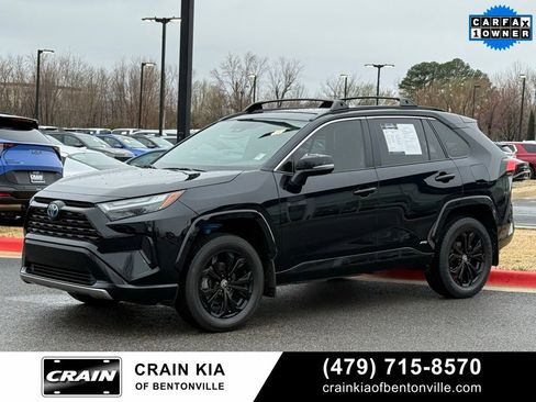 Used 2024 Toyota RAV4 SE w/ Convenience Package image 3