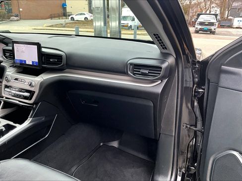 Used 2023 Ford Explorer XLT w/ Equipment Group 202A image 13