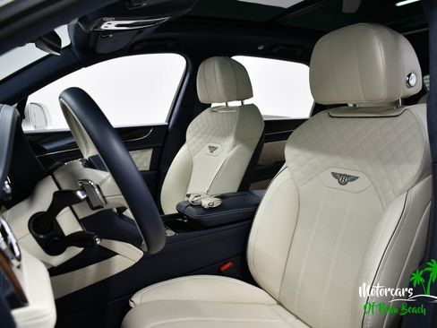 Used 2023 Bentley Bentayga AWD/4WD image 39