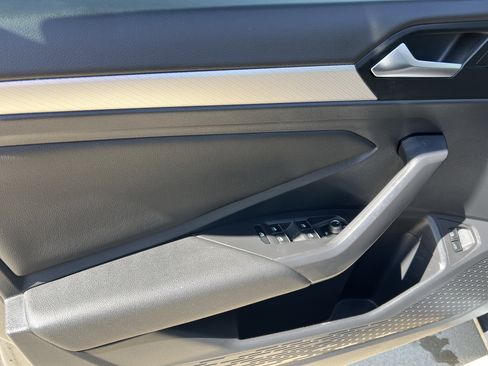 Used 2021 Volkswagen Jetta SE w/ SE Cold Weather Package image 13