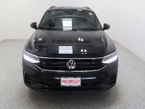 Used 2024 Volkswagen Tiguan SE R-Line FWD image 3