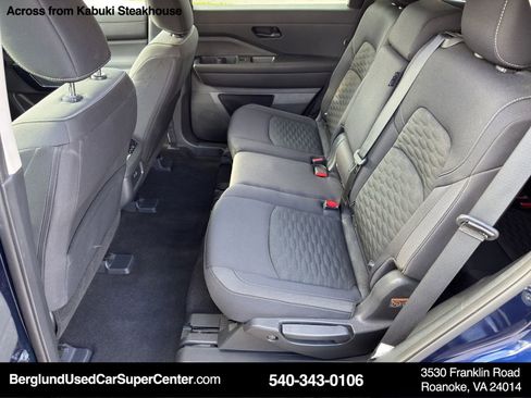 Used 2024 Nissan Pathfinder SV image 12