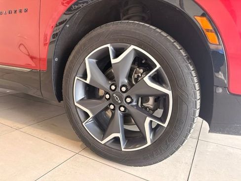 Used 2021 Chevrolet Blazer RS w/ Enhanced Convenience Package FWD image 4