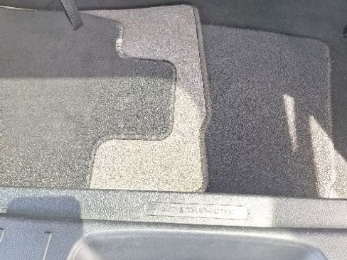 Used 2017 Ford Explorer XLT w/ Equipment Group 202A AWD/4WD image 33