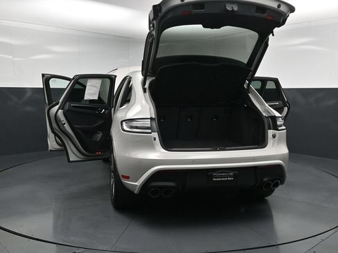 Certified 2025 Porsche Macan Turbo AWD/4WD image 34