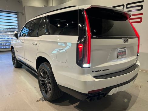 Used 2024 Cadillac Escalade V w/ LPO, ONYX Package AWD/4WD image 5