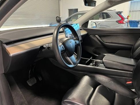 Used 2021 Tesla Model Y Long Range AWD/4WD image 22