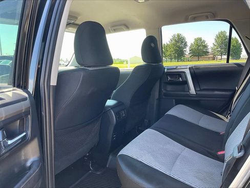 Used 2018 Toyota 4Runner SR5 AWD/4WD image 18