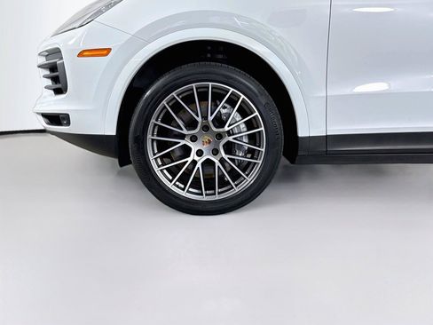 Used 2023 Porsche Cayenne Platinum Edition AWD/4WD image 33