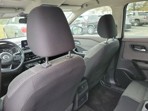 Used 2023 Nissan Rogue SV image 12