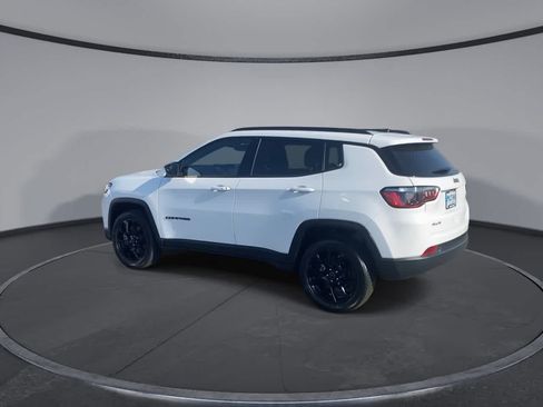 Used 2025 Jeep Compass Latitude w/ Convenience Group AWD/4WD image 6
