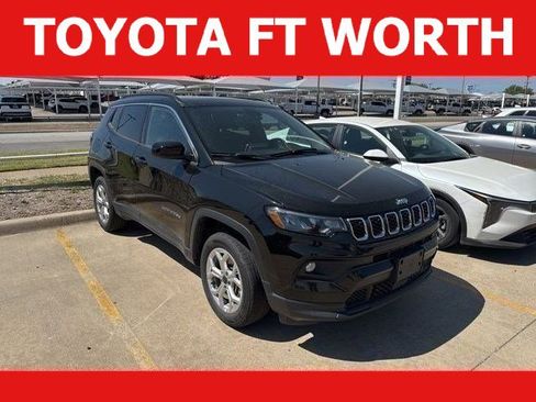 Used 2025 Jeep Compass Latitude w/ Sun & Sound Group image 1