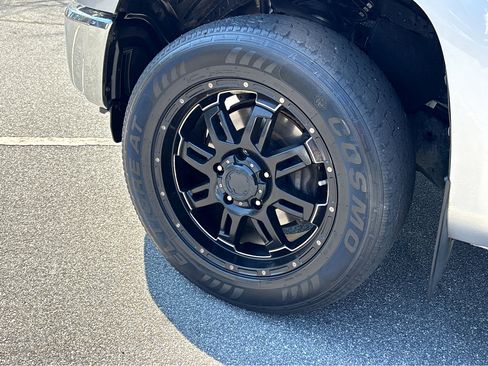 Used 2017 Toyota Tundra SR5 w/ SR5 Upgrade Package image 17