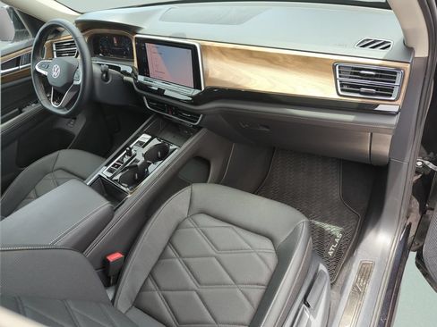 Certified 2025 Volkswagen Atlas SE w/ Black Wheel Package AWD/4WD image 19
