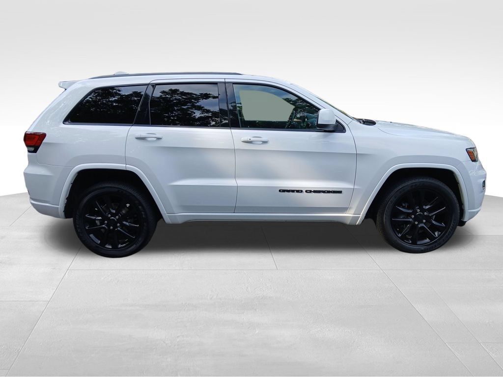 Used 2020 Jeep Grand Cherokee Altitude AWD/4WD image 14