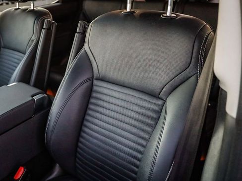 Used 2024 Land Rover Discovery S image 26