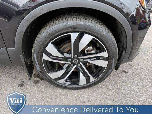 Certified 2024 Volvo XC40 B5 Plus w/ Protection Package Premier AWD/4WD image 15