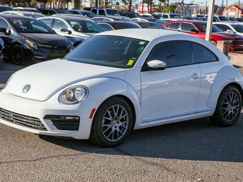 Used 2018 Volkswagen Beetle 2.0T S image 9